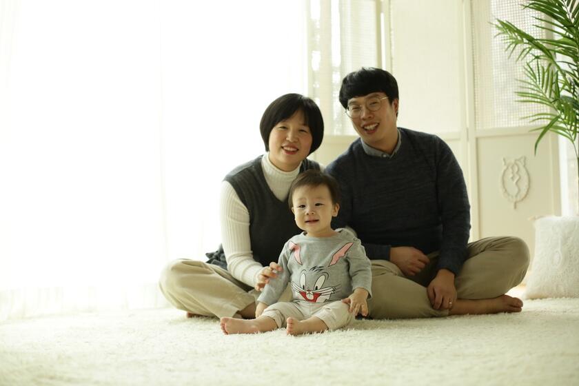 SangMin Lee aujourd’hui avec son épouse Shaem Song et leur fils Seojin. Photo : envoyée