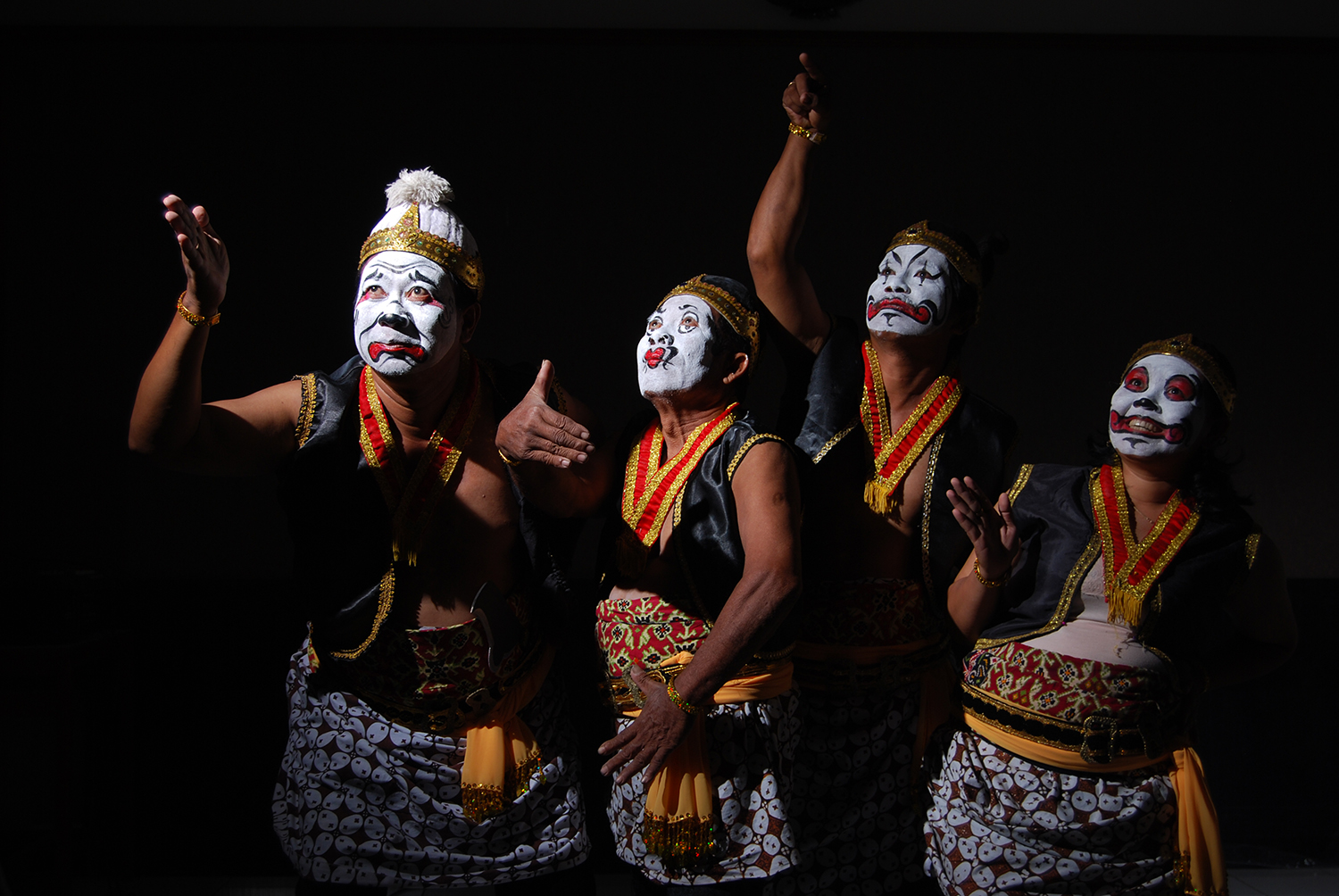 El teatro tradicional indonesio Wayang Orang Punakawan enseña historias bíblicas y valores Menonitas. Fotos cortesía de GKMI.