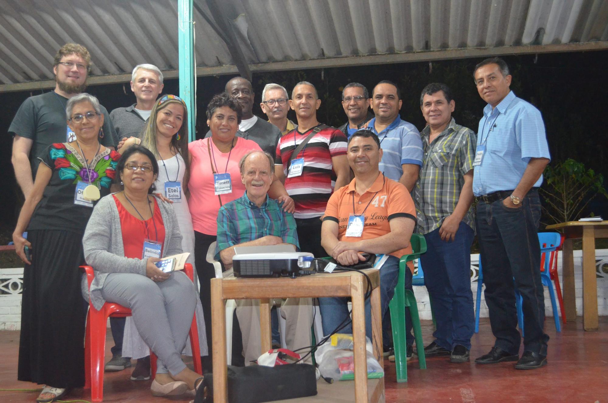 Du 6 au 8 septembre 2019, 23 membres des organisations appartenant au GASN et à la GMF de 12 pays d'Amérique latine se sont réunis à Cachipay, en Colombie, pour renforcer leurs liens fraternels et discuter de leur vision commune du service et de la mission en tant que fruits émanant des églises anabaptistes. Photo : Pablo Stucky.