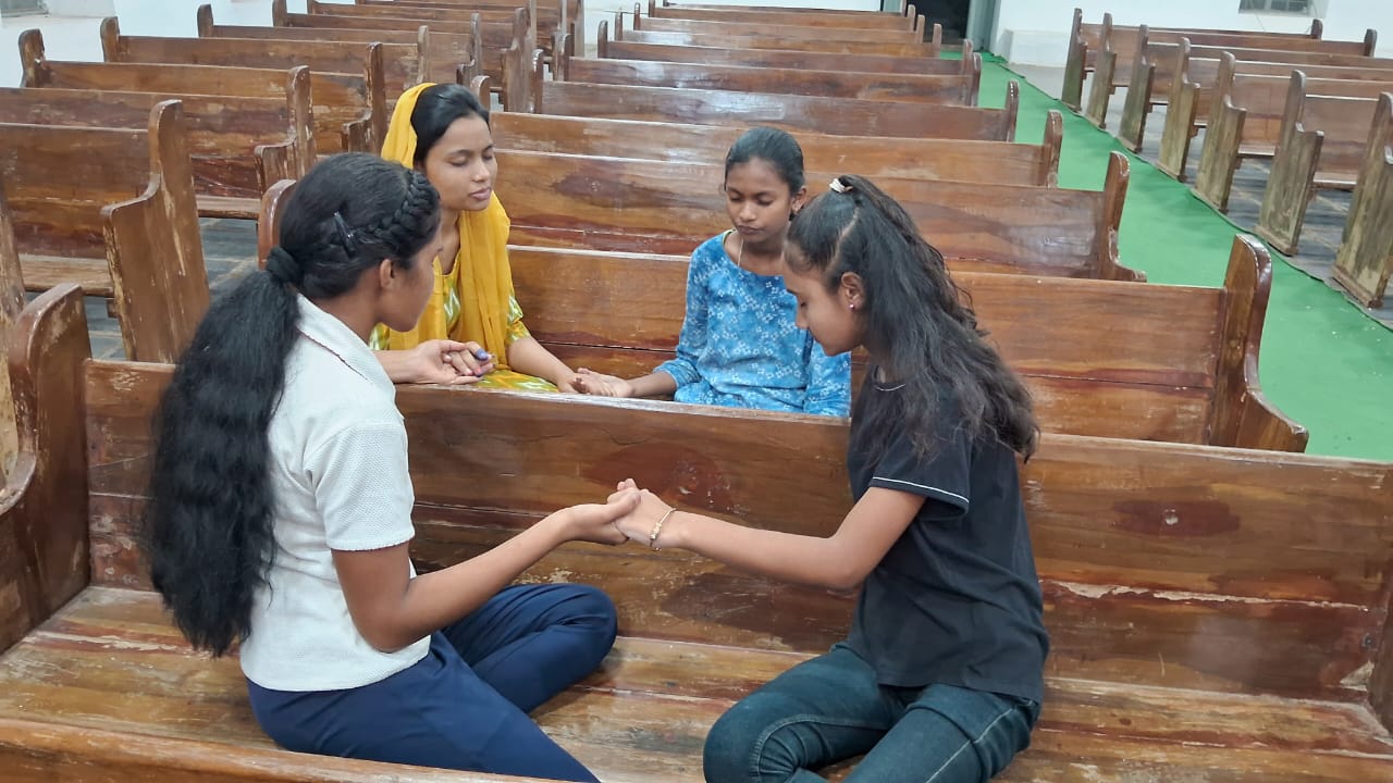 praying group