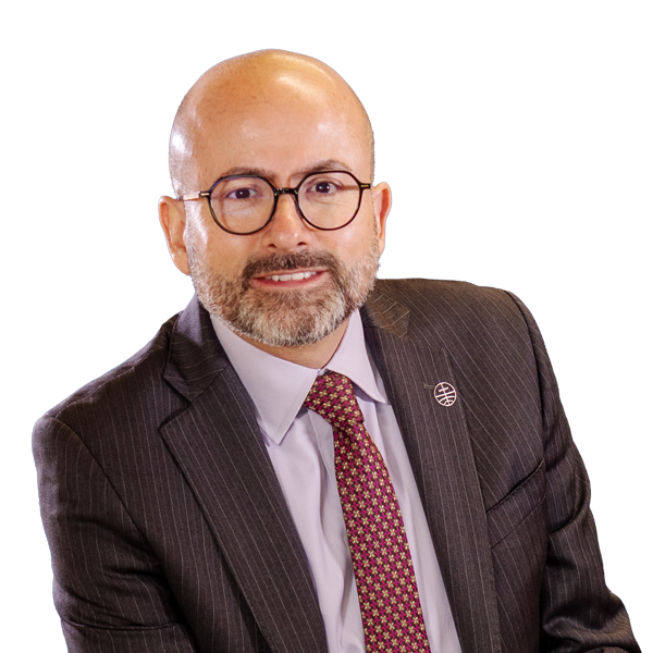 2025 headshot César García
